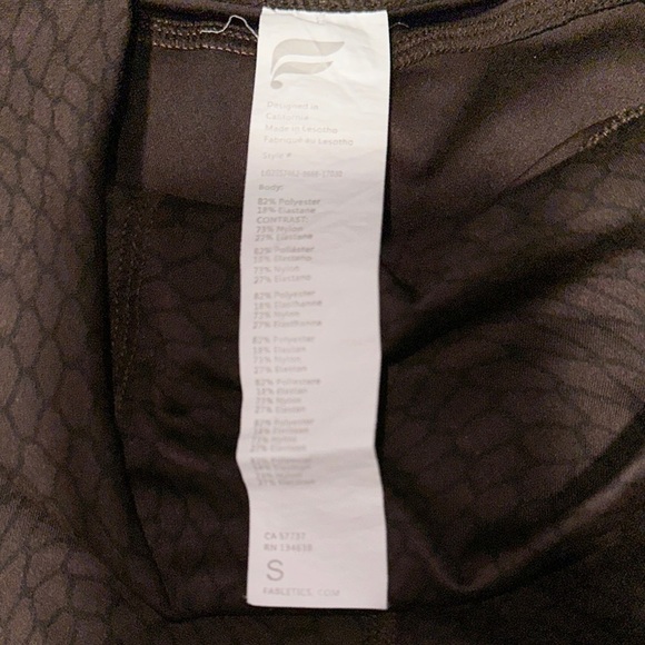 Stylish Black Patterned Leggings - Picture 2 of 4